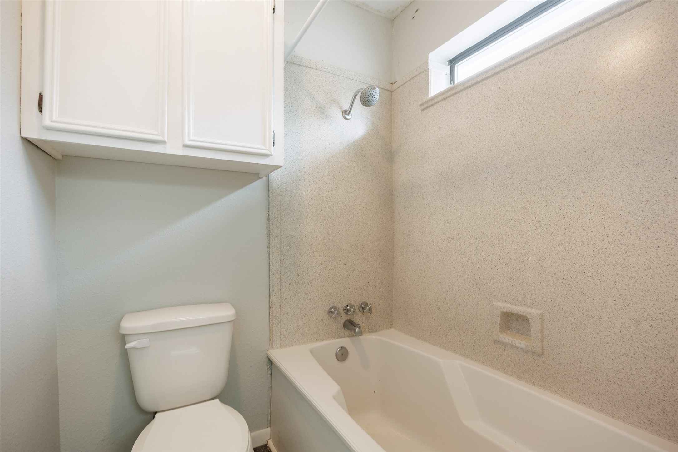 320 Long Point Drive Portland, TX 78374 - Photo 14 of 40 This full bathroom setup includes a classic tub-shower combo and additional overhead cabinetry for convenient towel and toiletry storage.