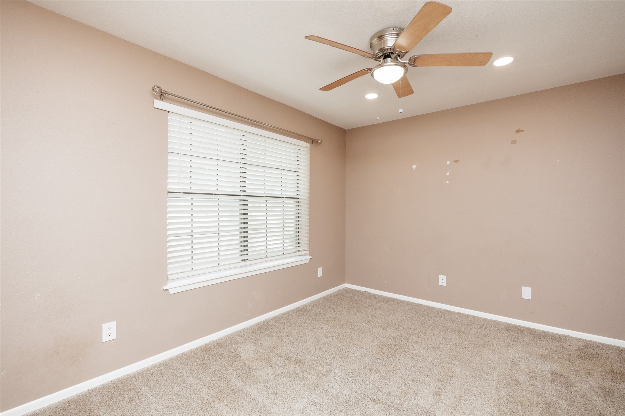 320 Long Point Drive Portland, TX 78374 - Photo 29 of 40 Neutral-toned room featuring a window with white blinds, a ceiling fan with wood-finish blades and brushed nickel accents, recessed lighting, and carpeted flooring