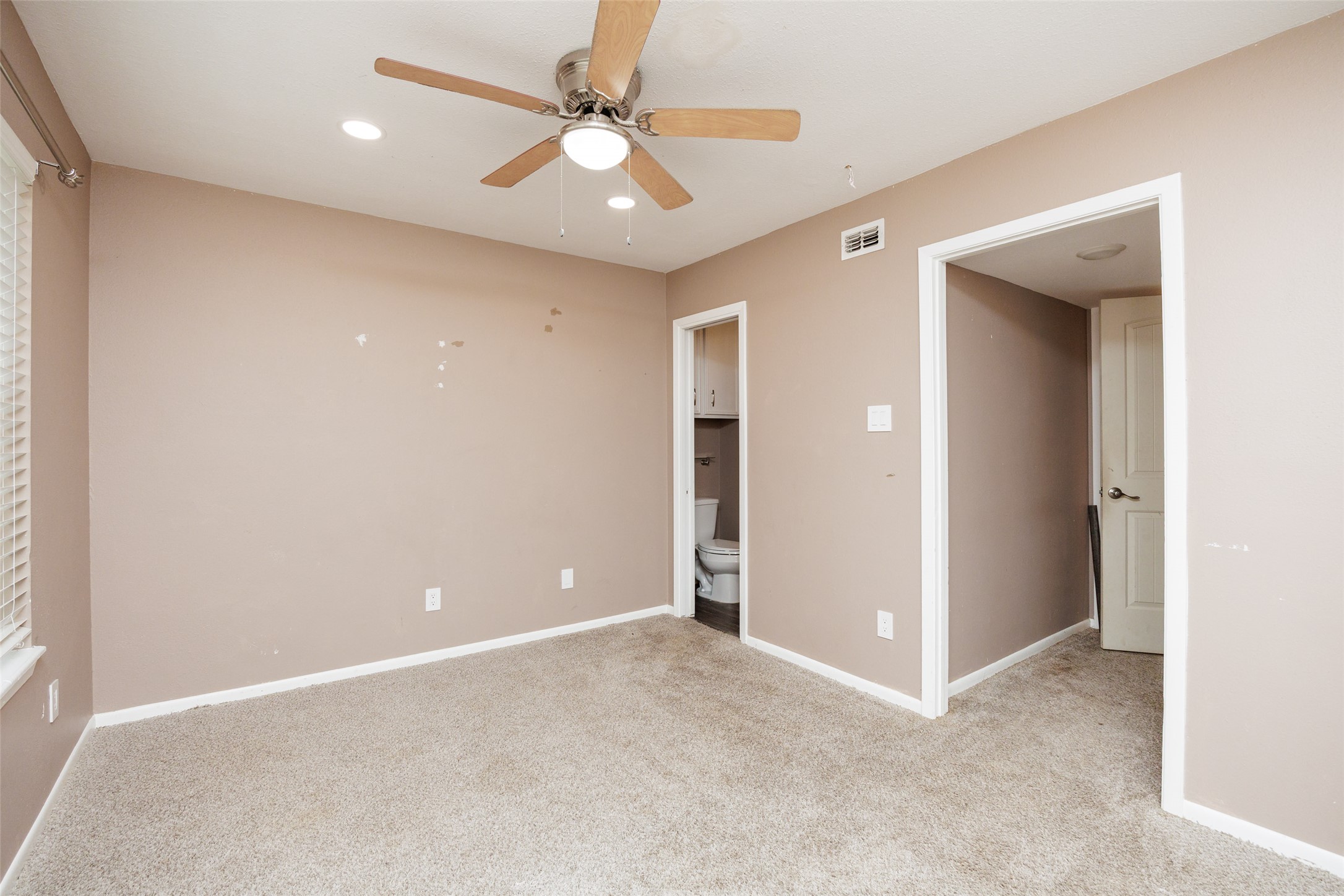 320 Long Point Drive Portland, TX 78374 - Photo 30 of 40 Carpeted room featuring a ceiling fan with light, recessed lighting, and a window with blinds