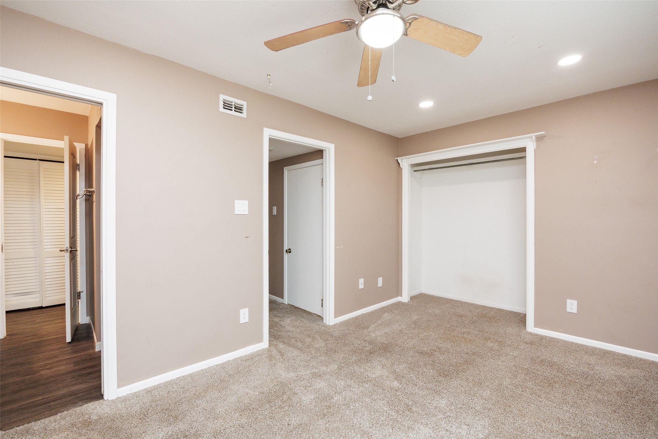 320 Long Point Drive Portland, TX 78374 - Photo 31 of 40 Carpeted room with neutral wall tones and a ceiling fan