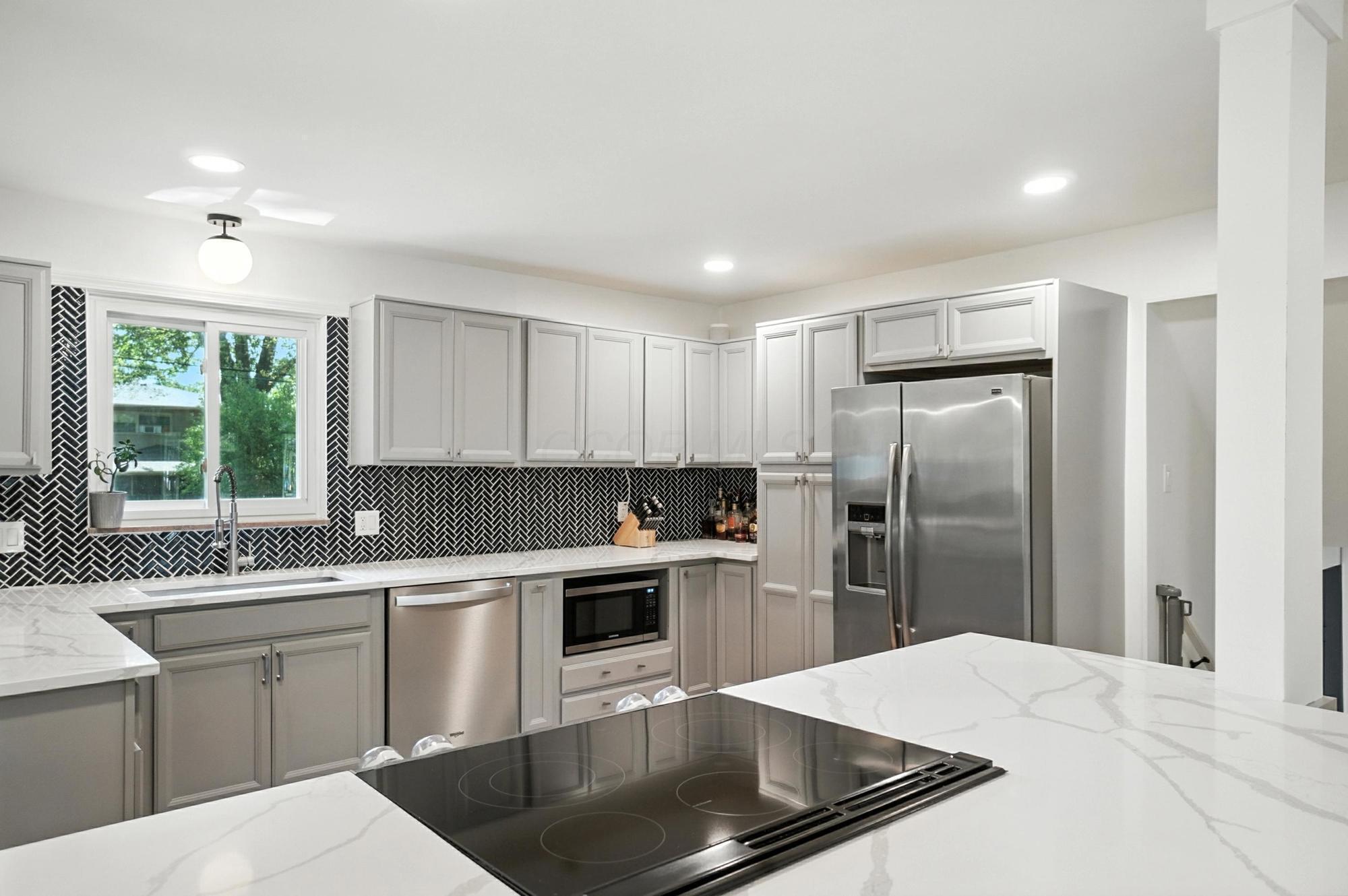 2820 Halstead Road Columbus, OH 43221 - Photo 22 of 76 Eat-In Kitchen