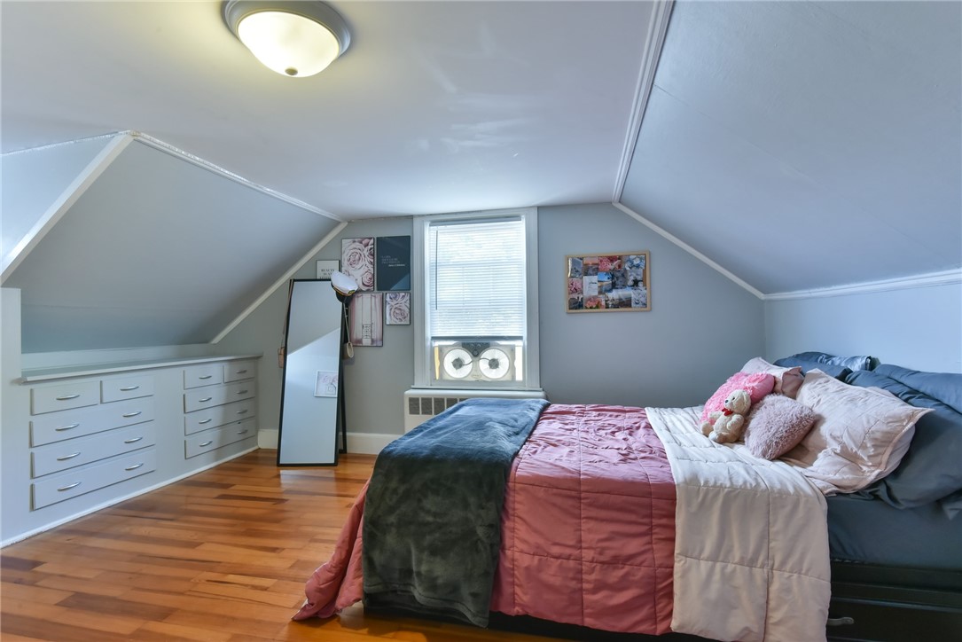 48 Kickemuit Road Warren, RI 02885 - Photo 14 of 32 Bedroom 3
2nd Floor: queen size bed in photo