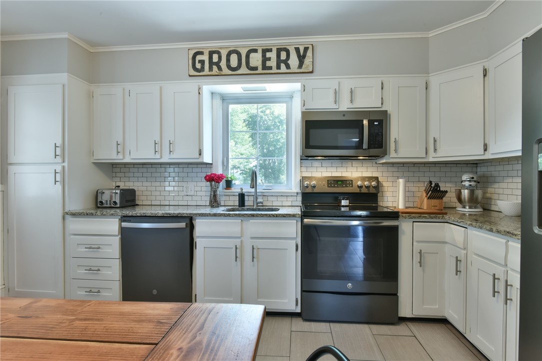 48 Kickemuit Road Warren, RI 02885 - Photo 4 of 32 Gallery Image 4