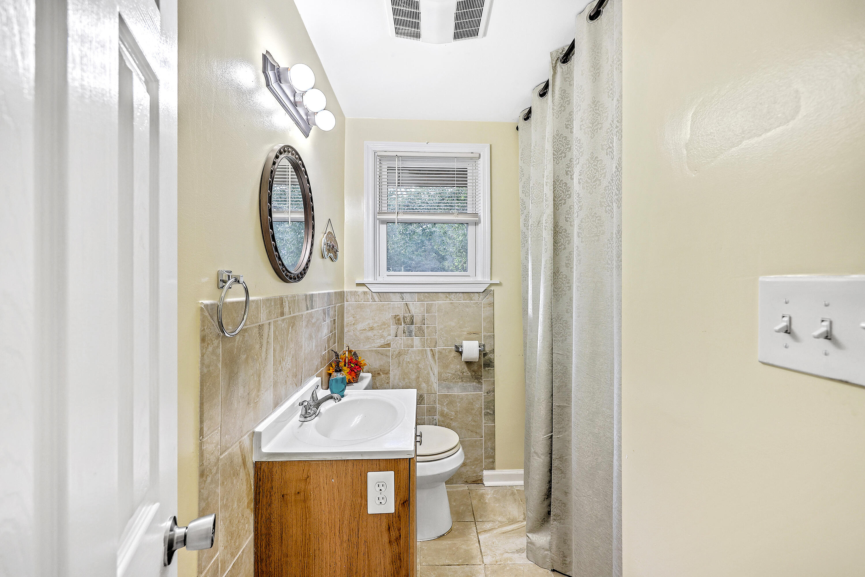 2 Mood Street Summerton, SC 29148 - Photo 13 of 33 Powder Room