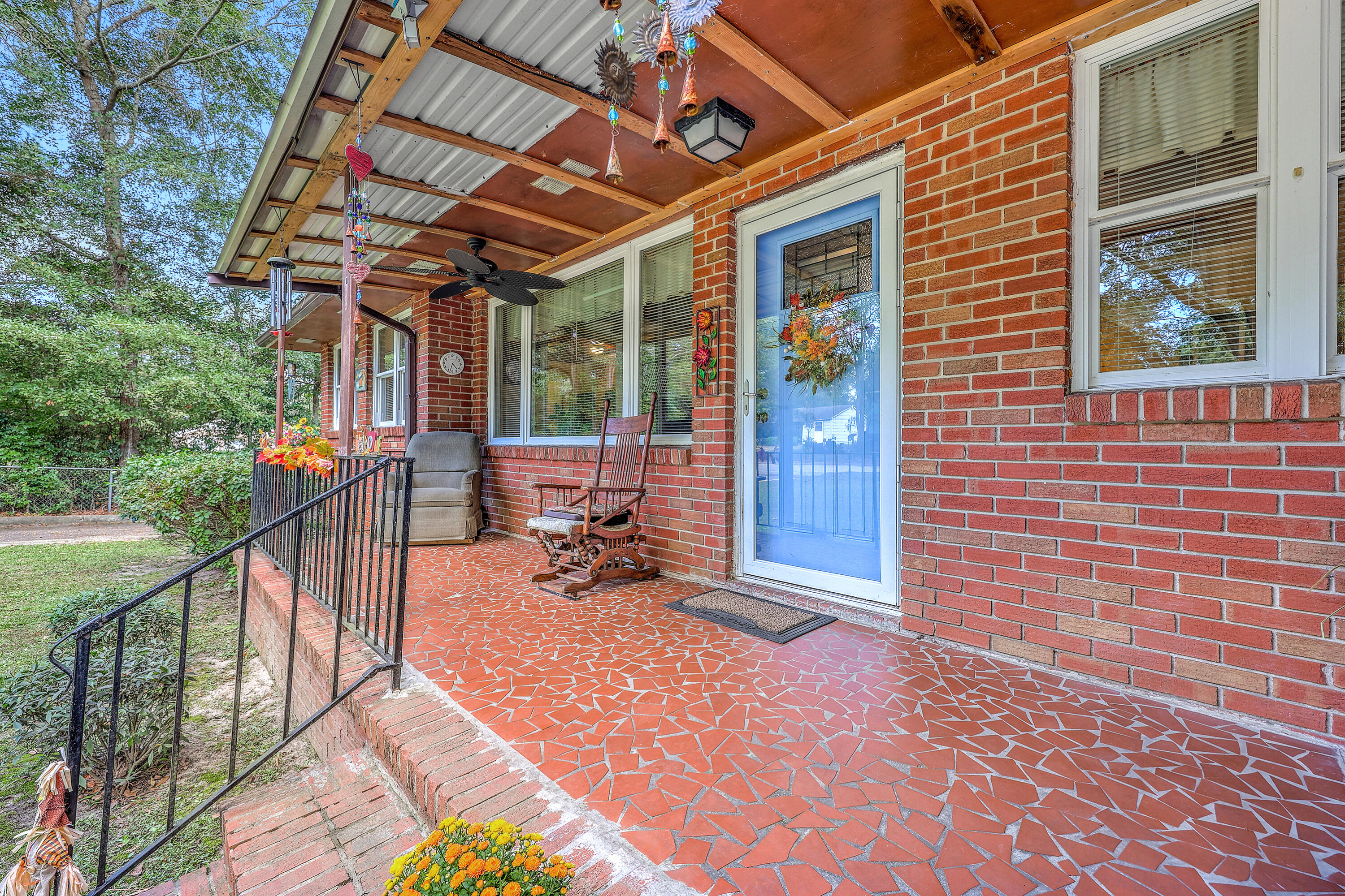 2 Mood Street Summerton, SC 29148 - Photo 3 of 33 Come on in...