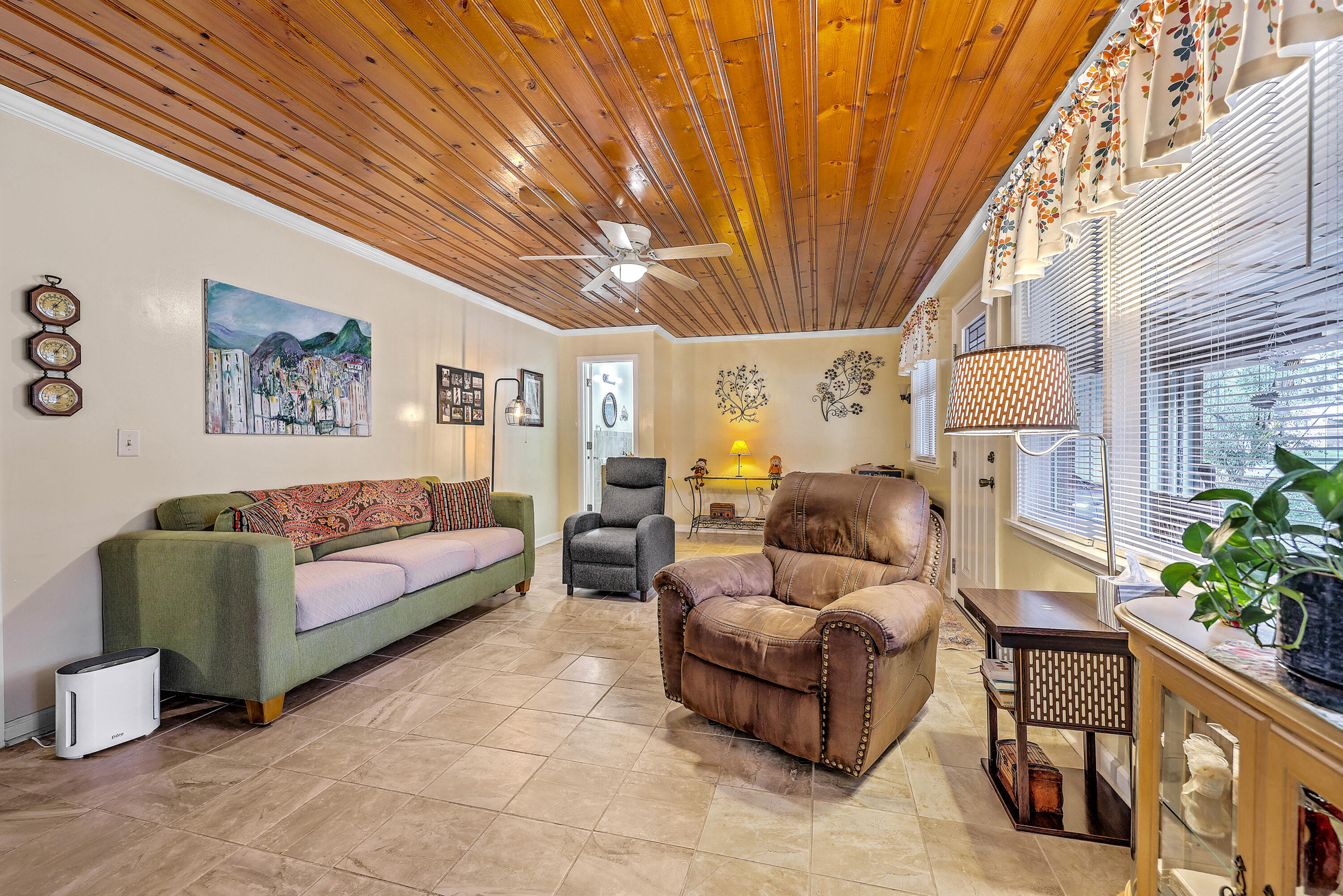 2 Mood Street Summerton, SC 29148 - Photo 7 of 33 Living Room