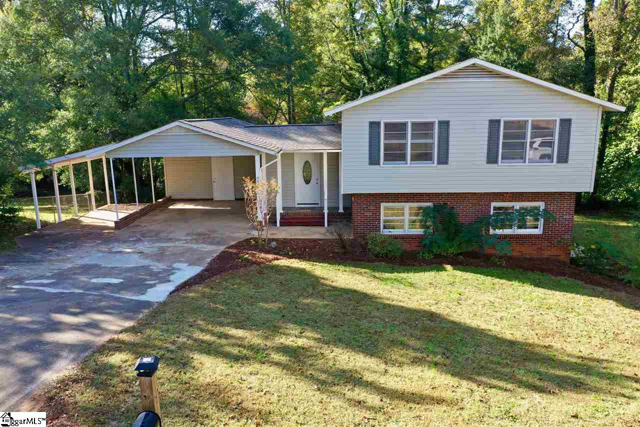 402 Farmington Road Greenville, SC 29605 - Photo 1 of 26