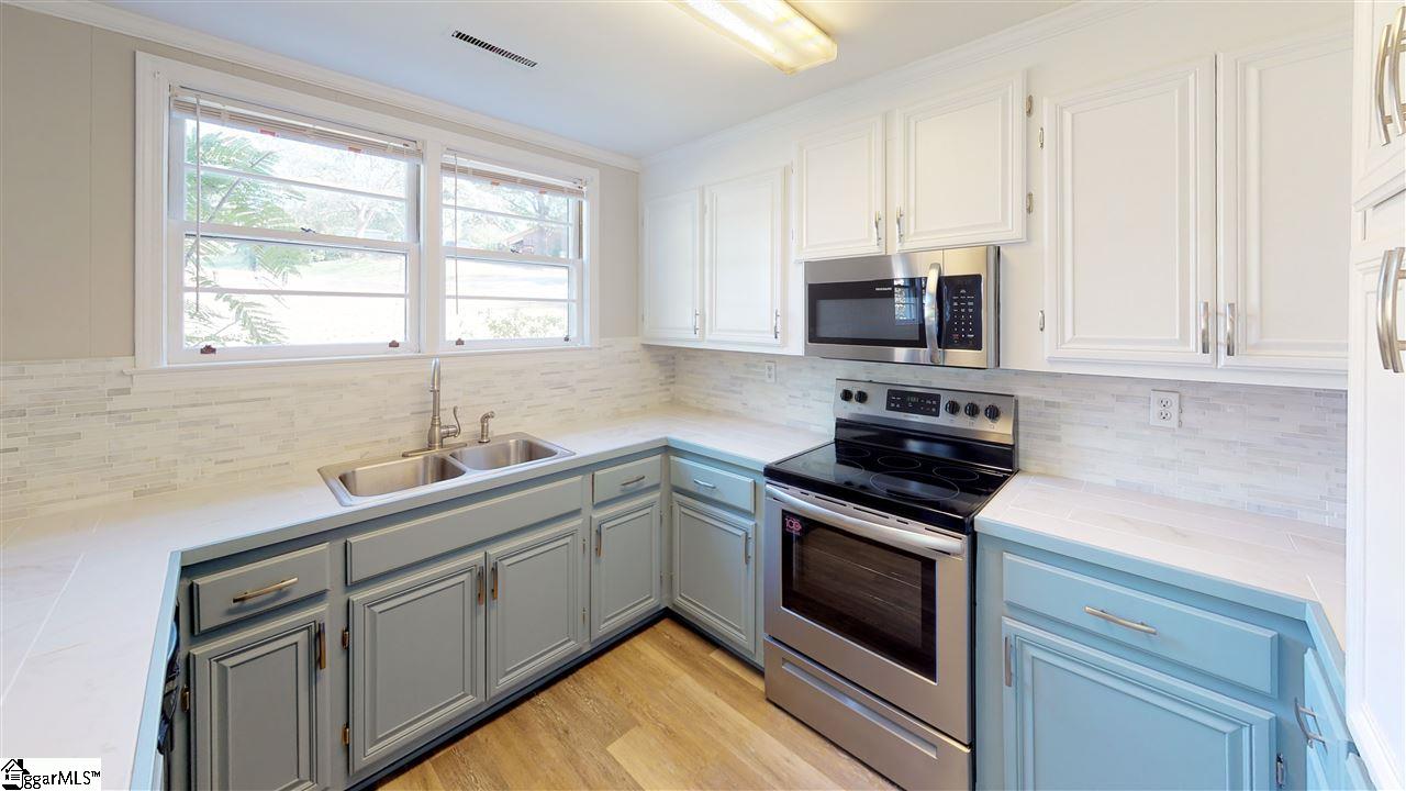 402 Farmington Road Greenville, SC 29605 - Photo 2 of 26
