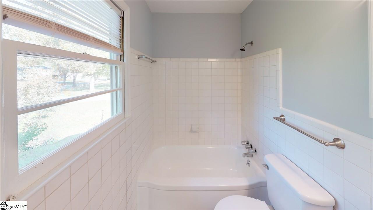 402 Farmington Road Greenville, SC 29605 - Photo 16 of 26