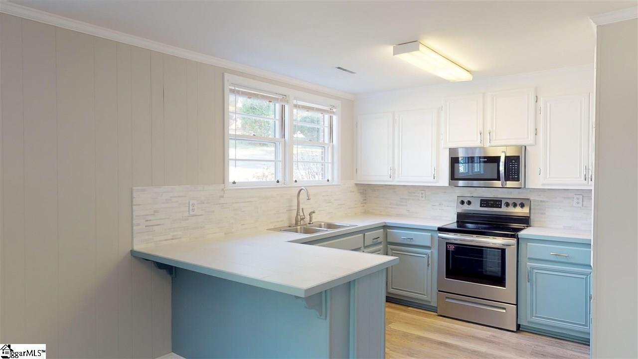 402 Farmington Road Greenville, SC 29605 - Photo 7 of 26