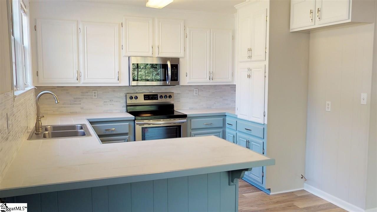 402 Farmington Road Greenville, SC 29605 - Photo 8 of 26