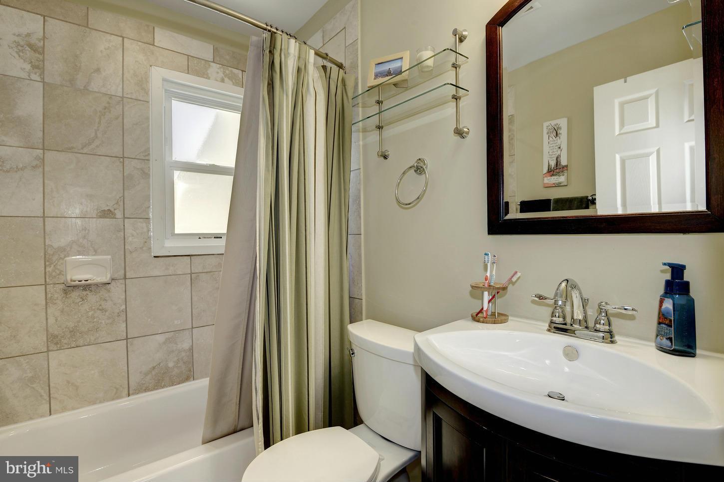 9808 Braddock Road Silver Spring, MD 20903 - Photo 12 of 24 Bath