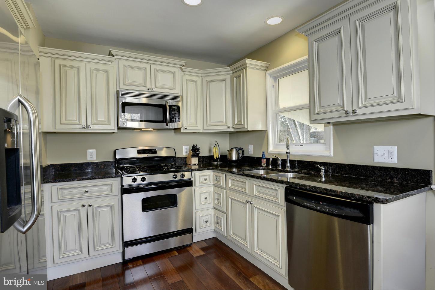 9808 Braddock Road Silver Spring, MD 20903 - Photo 5 of 24 Kitchen