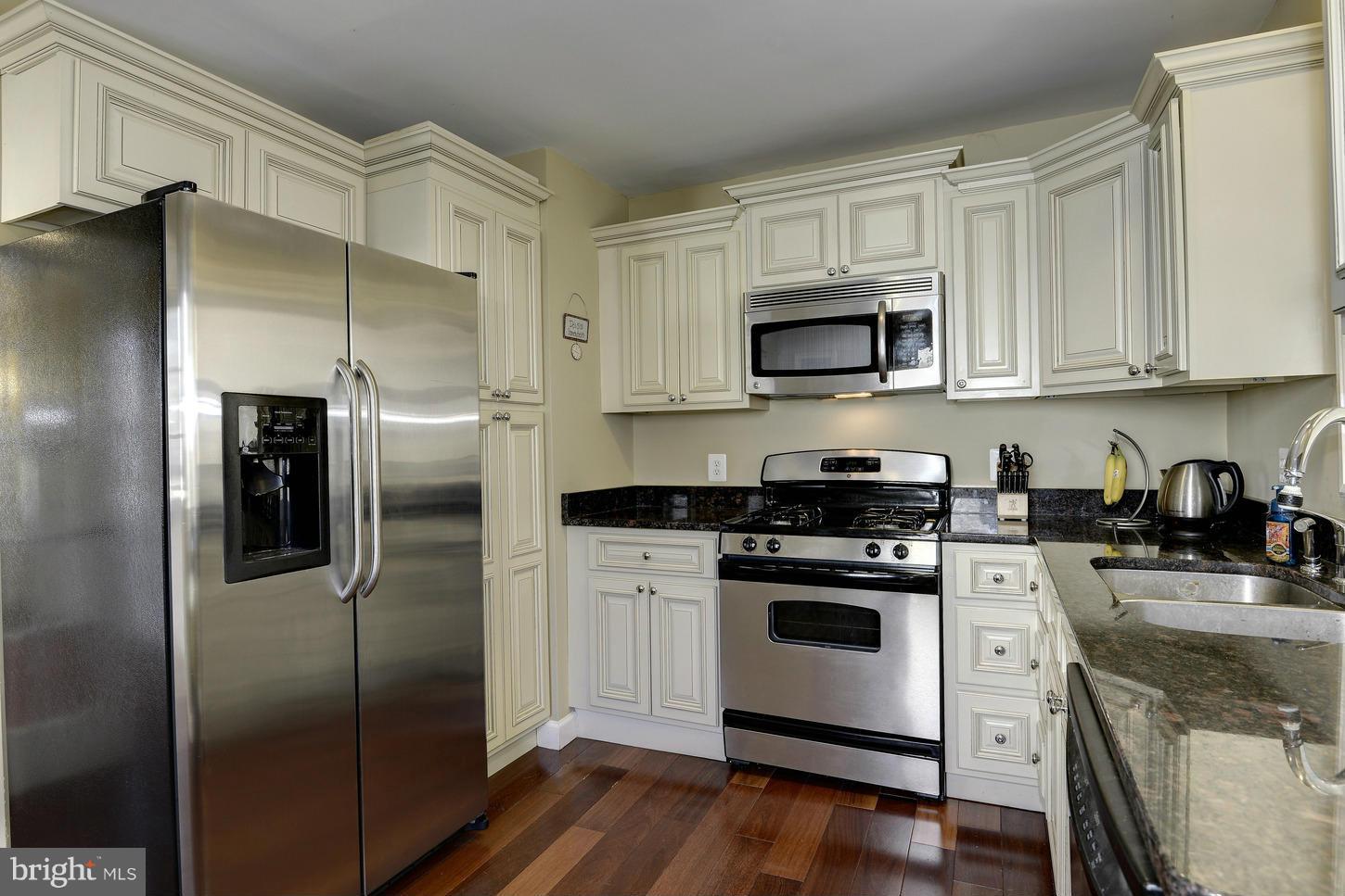 9808 Braddock Road Silver Spring, MD 20903 - Photo 6 of 24 Kitchen