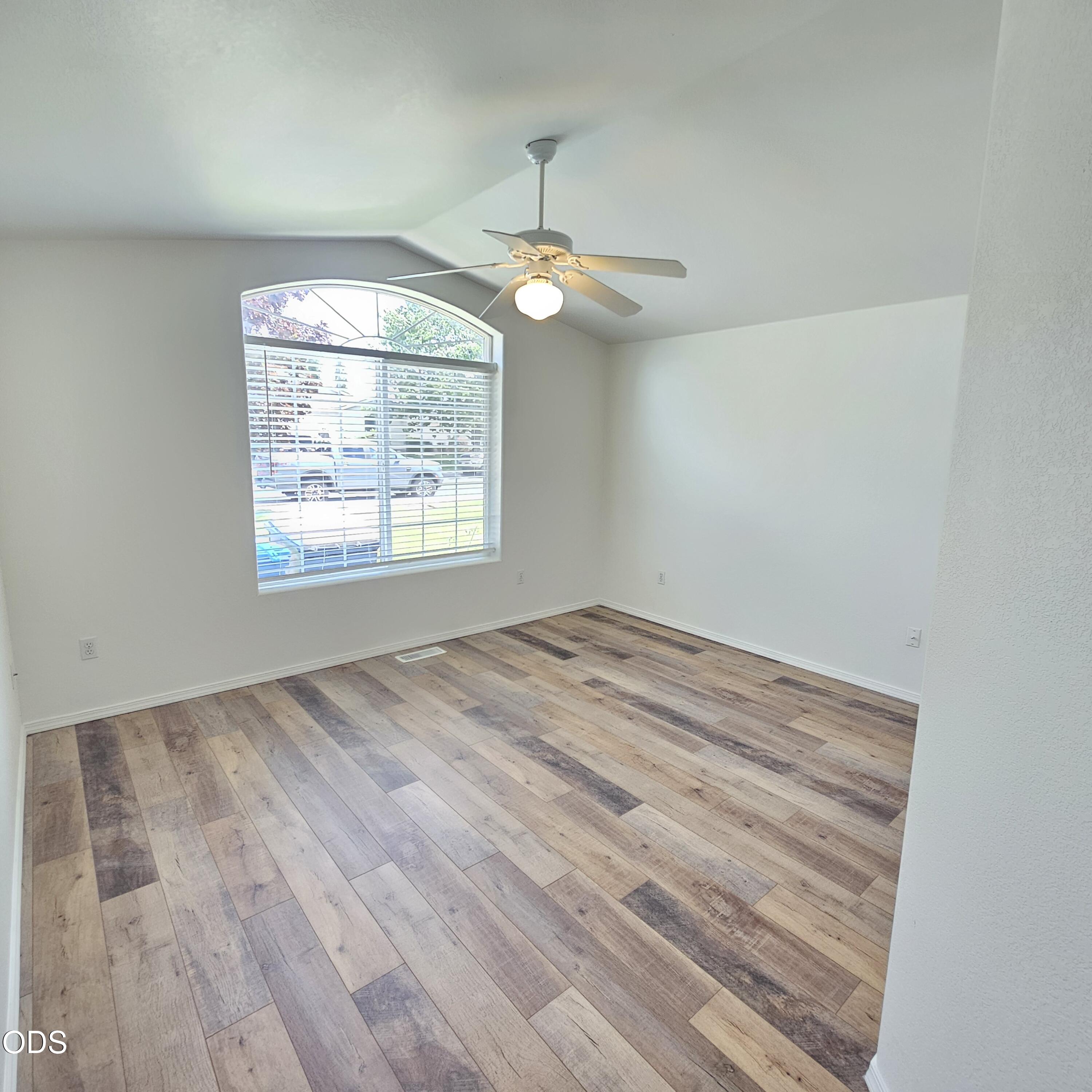 569 Northeast Negus Loop Redmond, OR 97756 - Photo 19 of 32