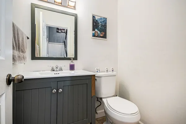 $2,595 | 1921 Williamsburg Drive, Hoffman Estates, IL 60169