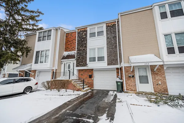 $2,595 | 1921 Williamsburg Drive, Hoffman Estates, IL 60169