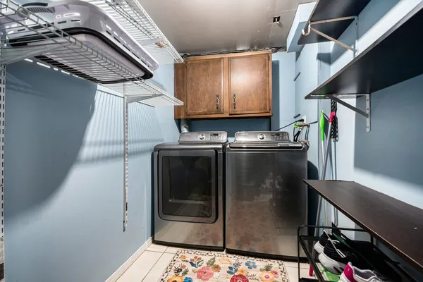 $2,595 | 1921 Williamsburg Drive, Hoffman Estates, IL 60169