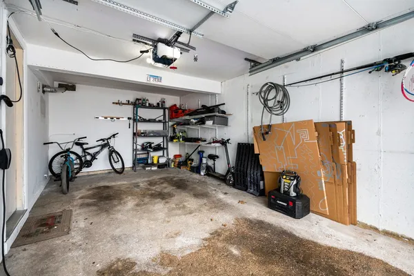 $2,595 | 1921 Williamsburg Drive, Hoffman Estates, IL 60169
