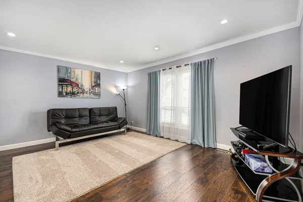 $2,595 | 1921 Williamsburg Drive, Hoffman Estates, IL 60169