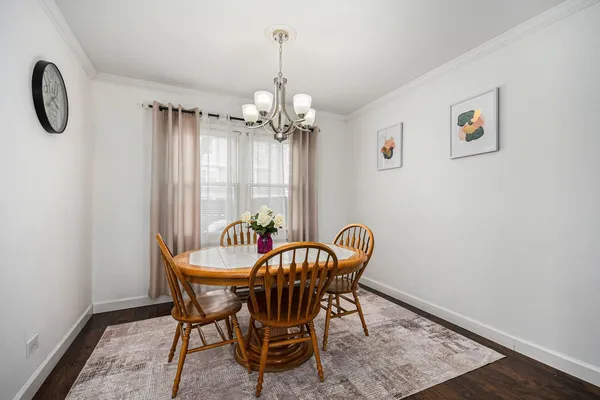 $2,595 | 1921 Williamsburg Drive, Hoffman Estates, IL 60169