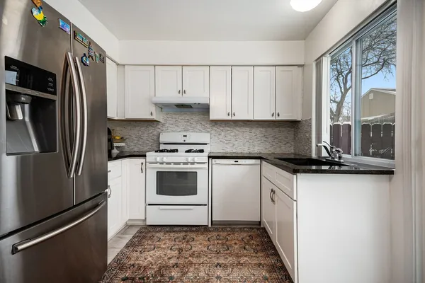 $2,595 | 1921 Williamsburg Drive, Hoffman Estates, IL 60169