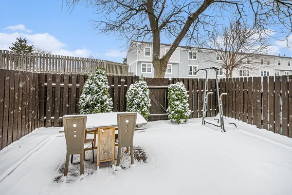 $2,595 | 1921 Williamsburg Drive, Hoffman Estates, IL 60169