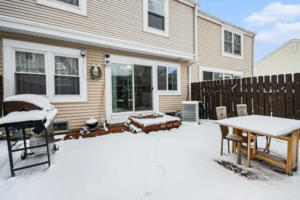 $2,595 | 1921 Williamsburg Drive, Hoffman Estates, IL 60169