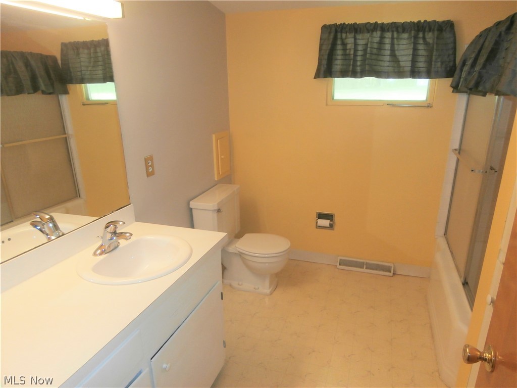 355 Barrington Ridge Road Painesville, OH 44077 - Photo 16 of 25