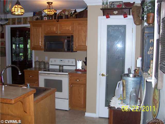 3307 Whitehouse Road Colonial Heights, VA 23834 - Photo 7 of 12 a utility room with dryer and washer