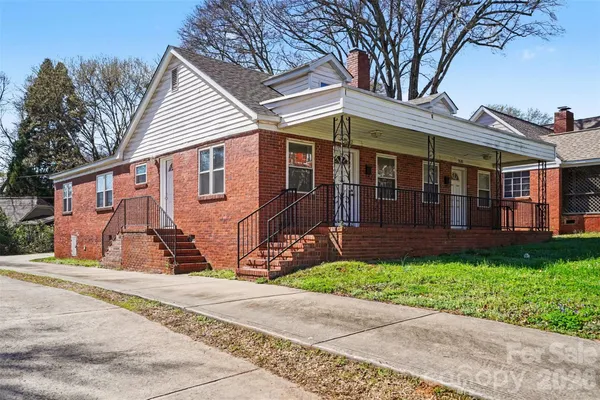 $700,000 | 2530 East 7th Street, Charlotte, NC 28204