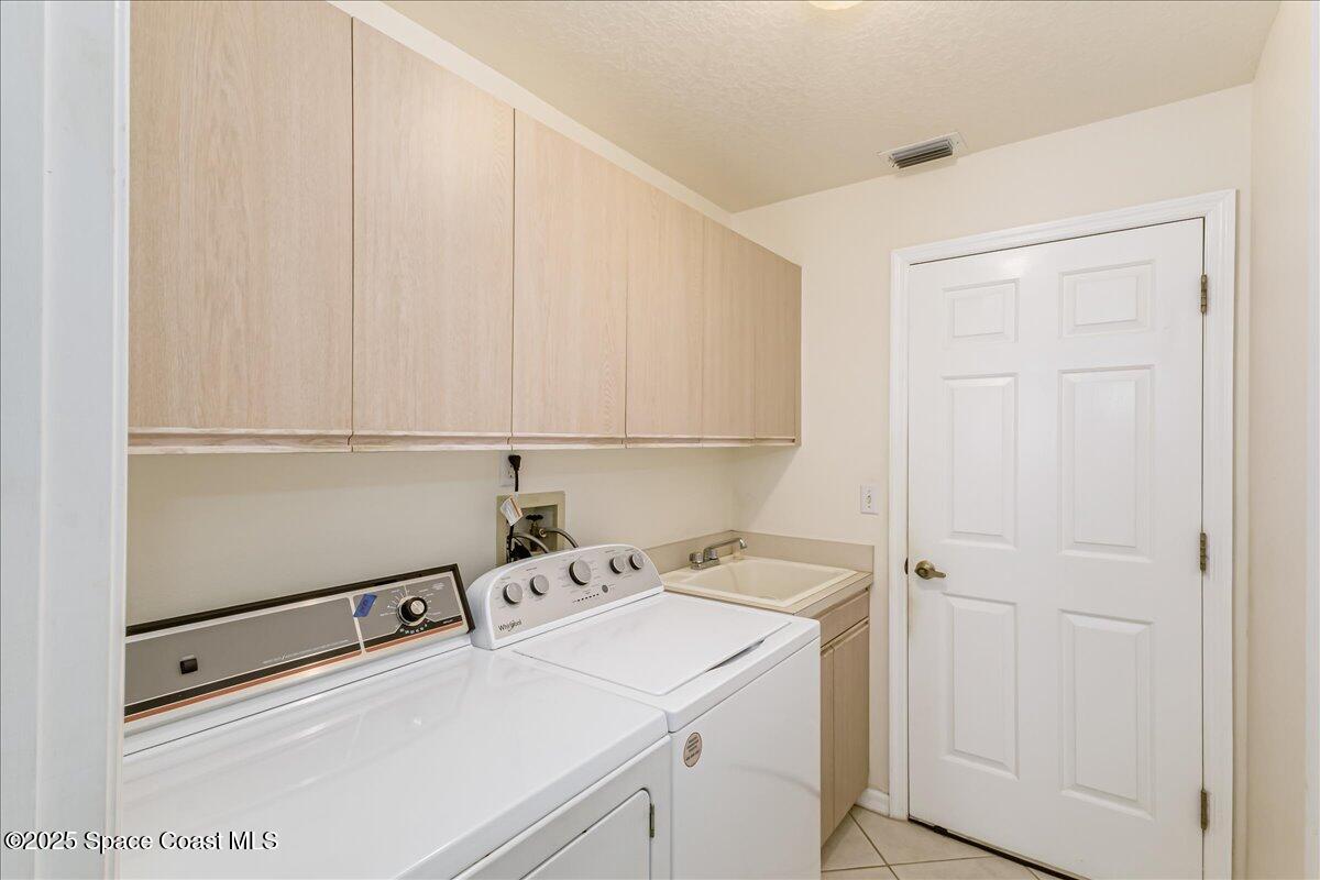 948 Pelican Lane Rockledge, FL 32955 - Photo 28 of 38 a utility room with dryer and washer