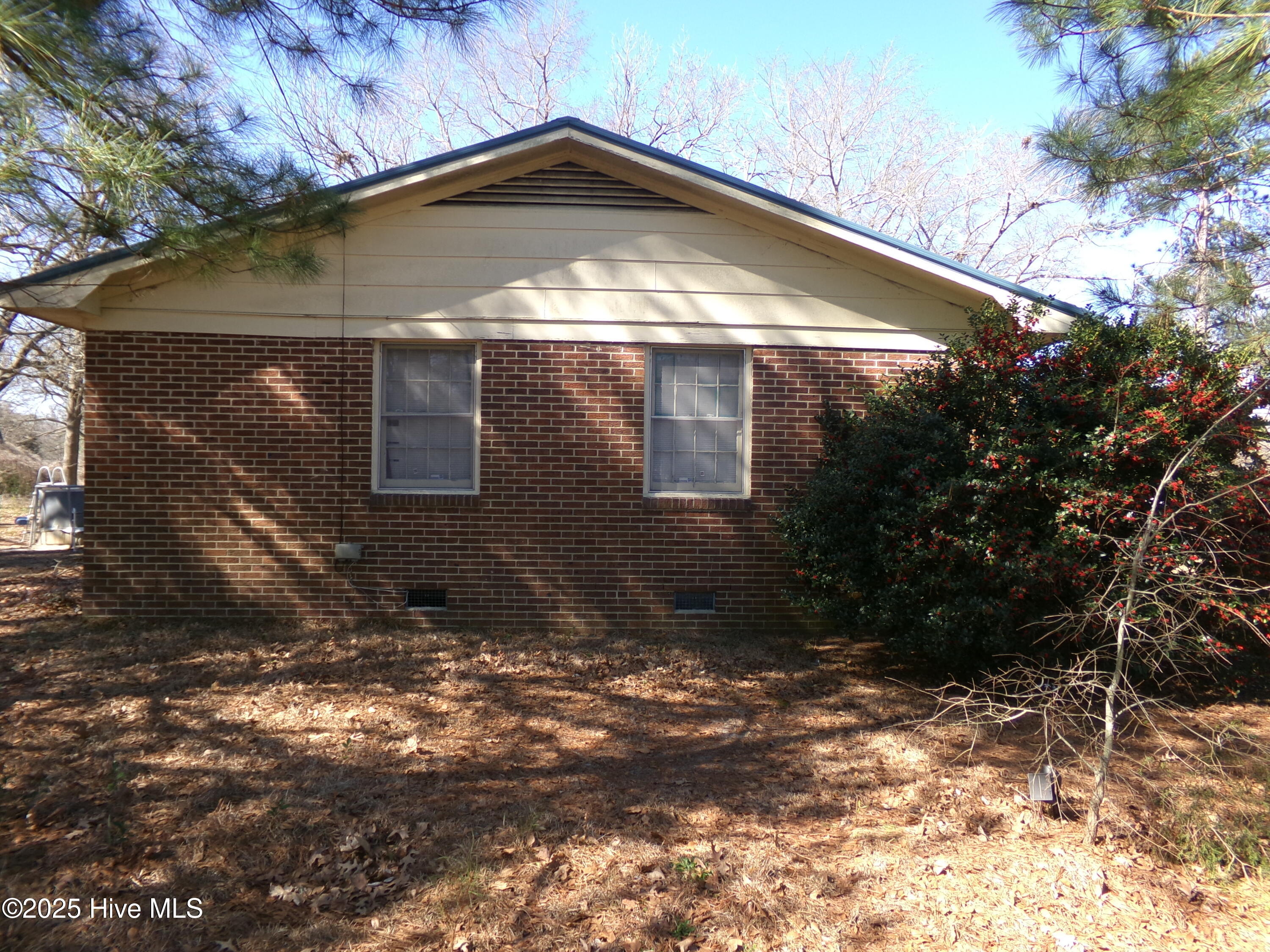 301 McGirts Bridge Road Laurinburg, NC 28352 - Photo 9 of 19 139_0816