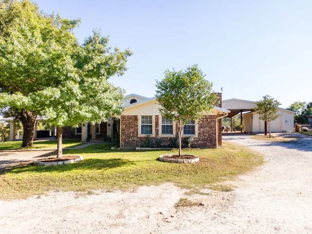 $585,000 | 207 County Road 4492, Kempner, TX 76539