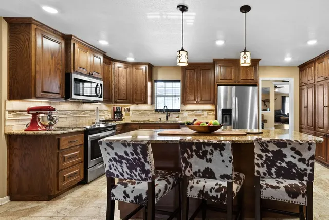 $585,000 | 207 County Road 4492, Kempner, TX 76539