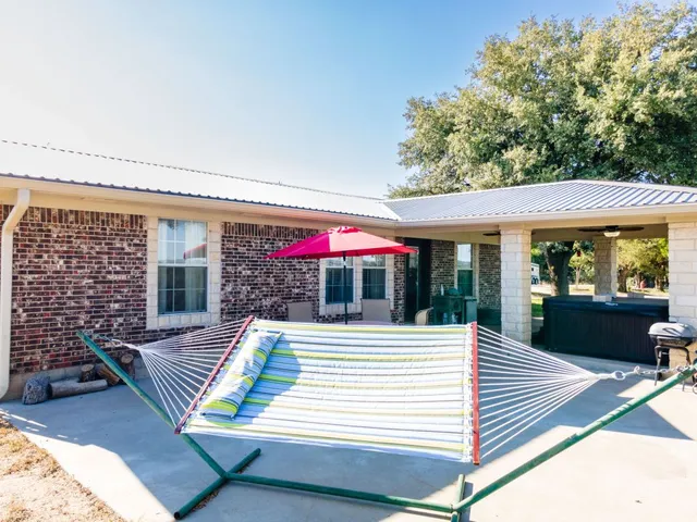 $585,000 | 207 County Road 4492, Kempner, TX 76539