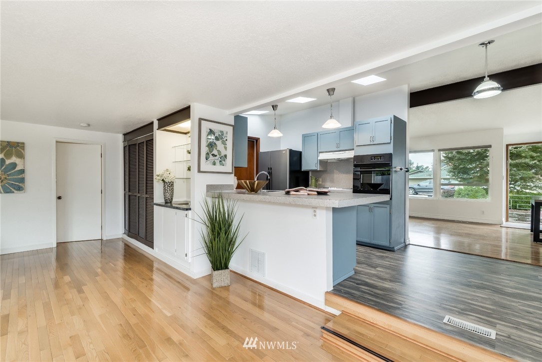 2432 Edmonds Avenue Northeast Renton, WA 98056 - Photo 8 of 22