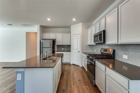 $1,895 | 2925 South Griffin Lane, Crandall, TX 75114