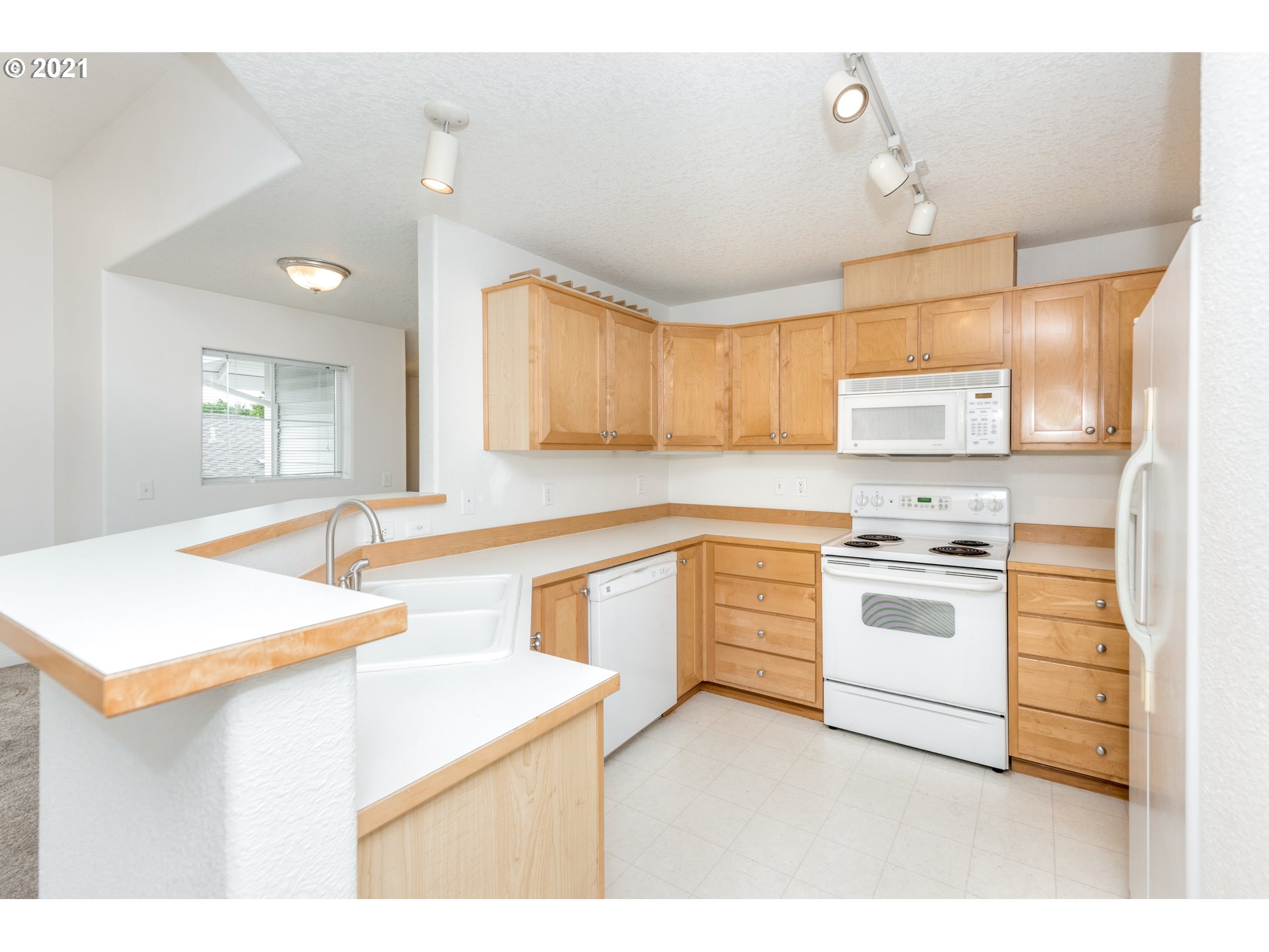 14635 Southwest Beard Road, Unit 204 Beaverton, OR 97007 - Photo 11 of 20 Gallery Image 11