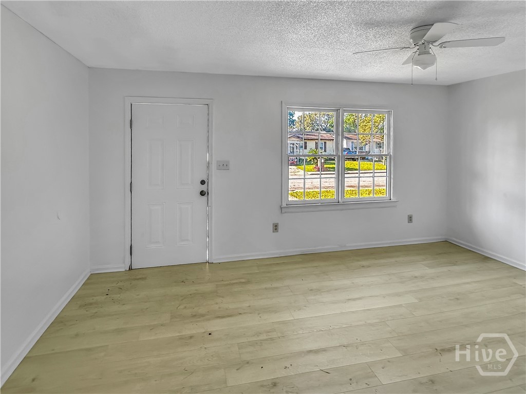 1518 Heron Street Savannah, GA 31415 - Photo 3 of 16