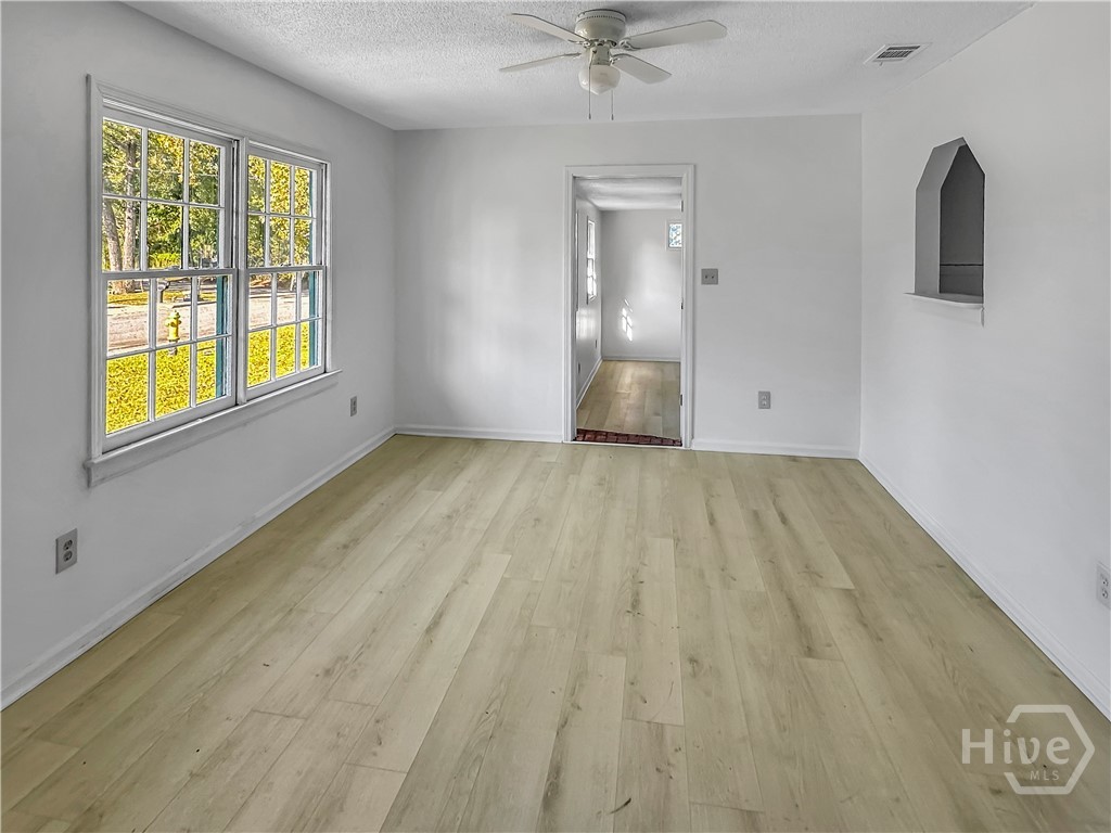 1518 Heron Street Savannah, GA 31415 - Photo 4 of 16