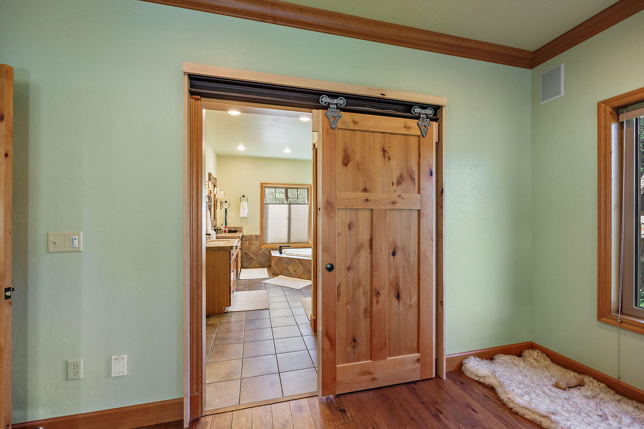 343 Rene Drive Shady Cove, OR 97539 - Photo 27 of 152 Primary Bath