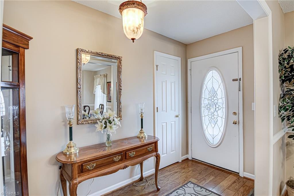473 Beech Ridge Road Thomasville, NC 27360 - Photo 5 of 34 Foyer
