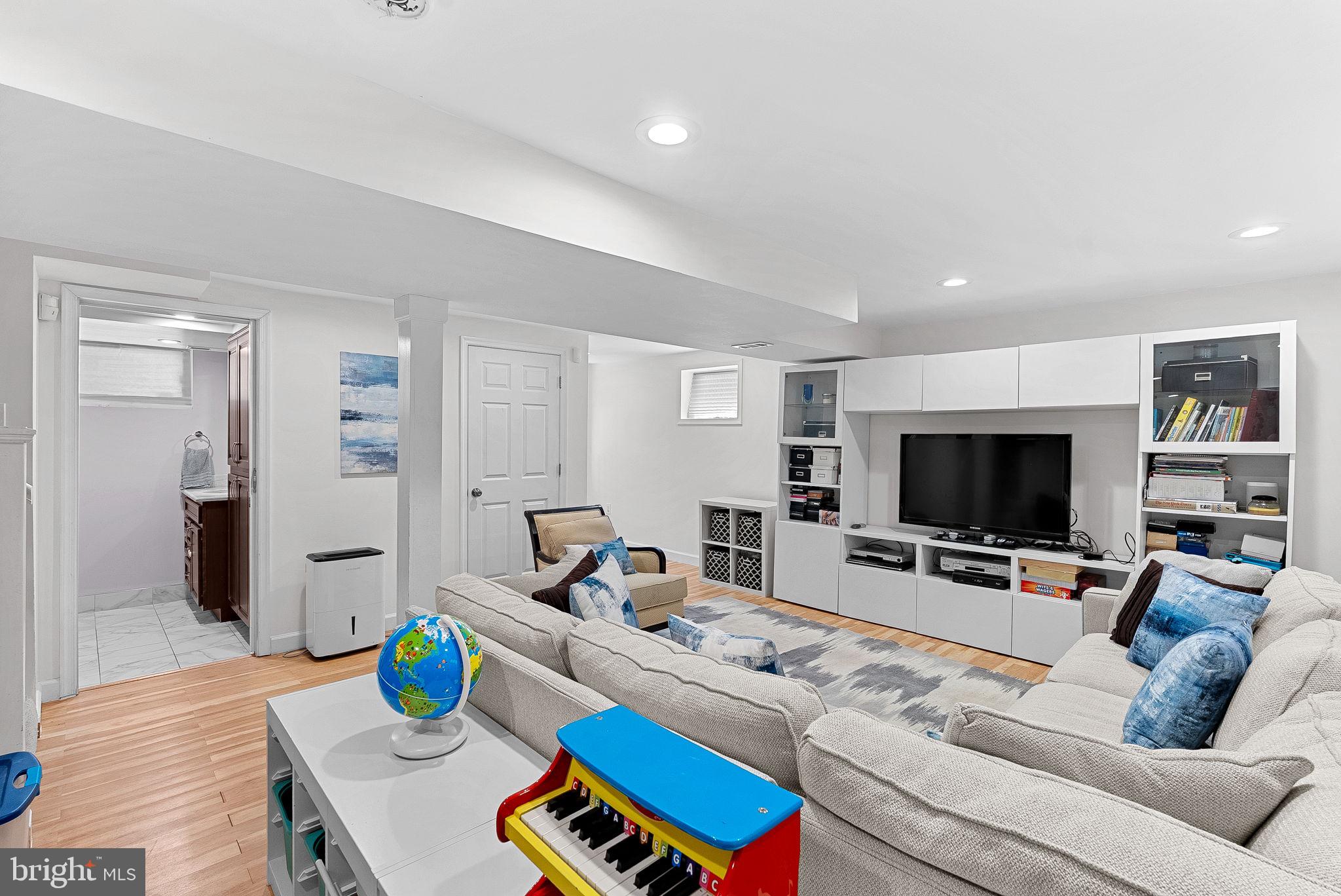8909 2nd Avenue Silver Spring, MD 20910 - Photo 15 of 48