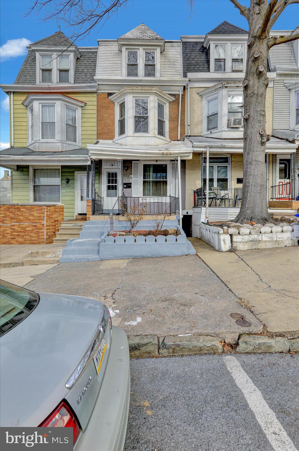 1231 Perry Street Reading, PA 19604 - Photo 2 of 27 360_1322