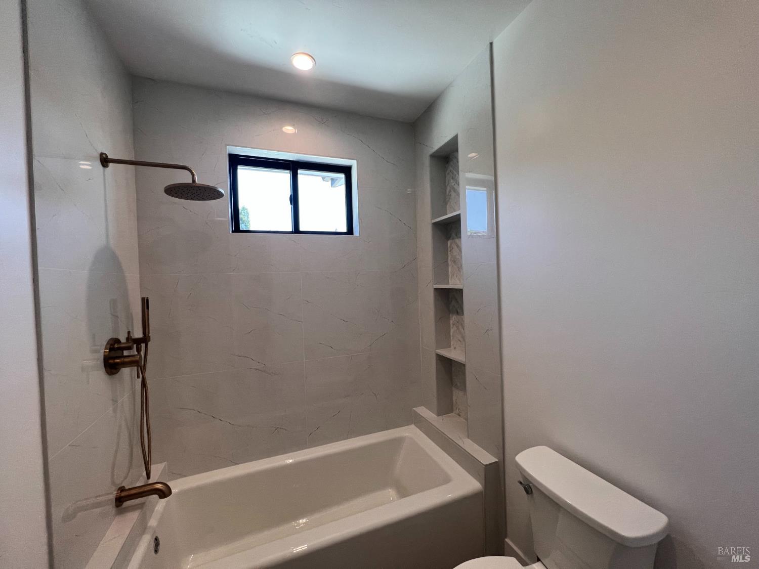 3701 Cross Creek Road Santa Rosa, CA 95403 - Photo 16 of 36 Upstairs hall bathroom