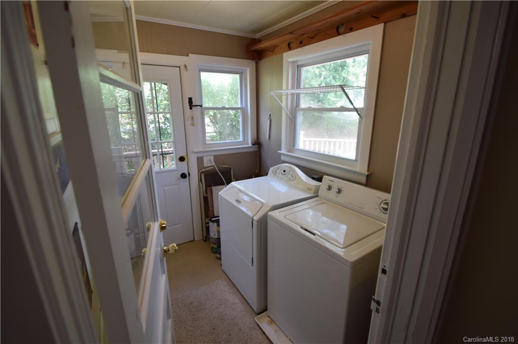121 Thompson Road Rutherfordton, NC 28139 - Photo 3 of 29 a utility room with dryer and washer