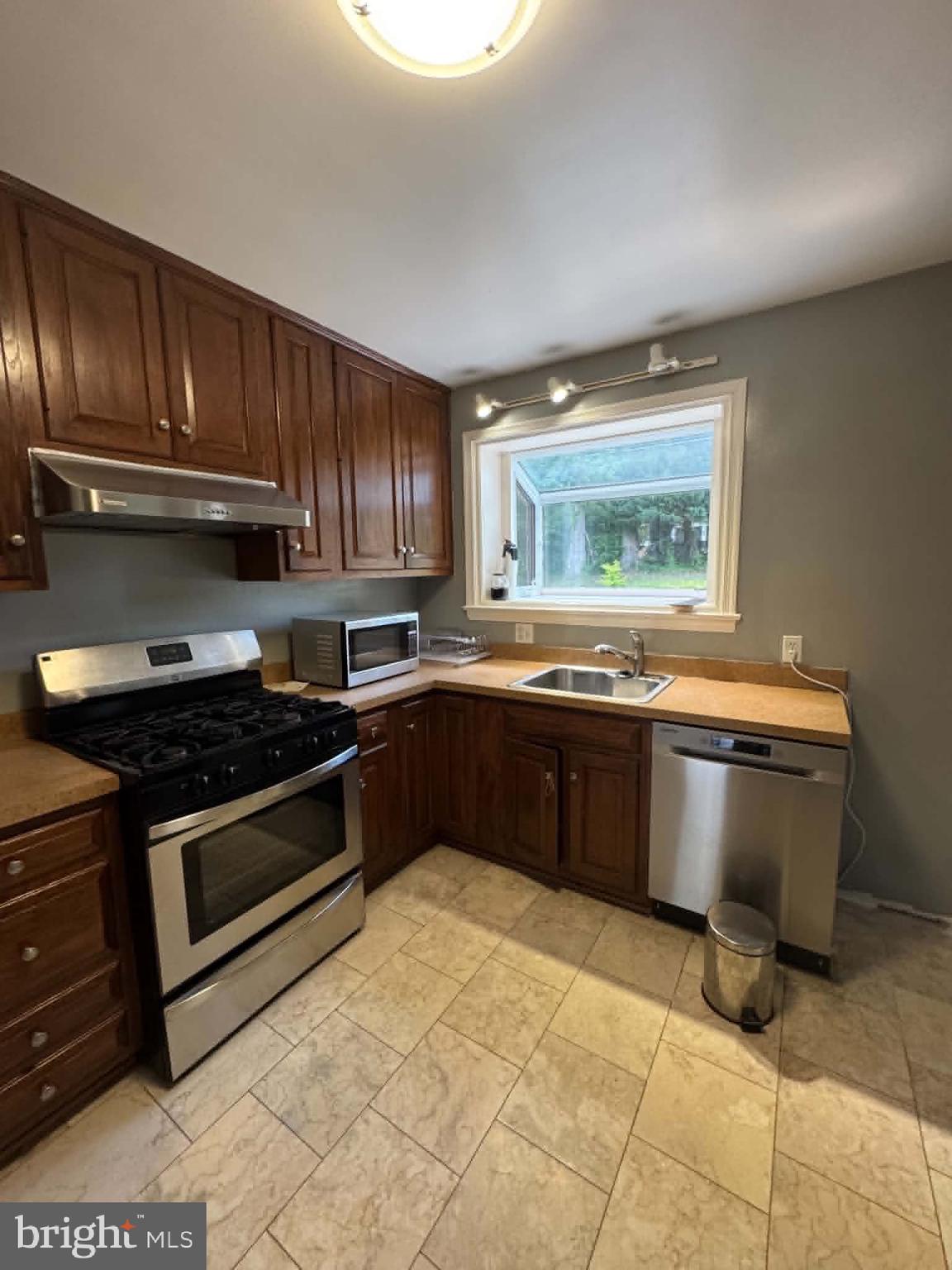 5313 Easton Drive Springfield, VA 22151 - Photo 2 of 13