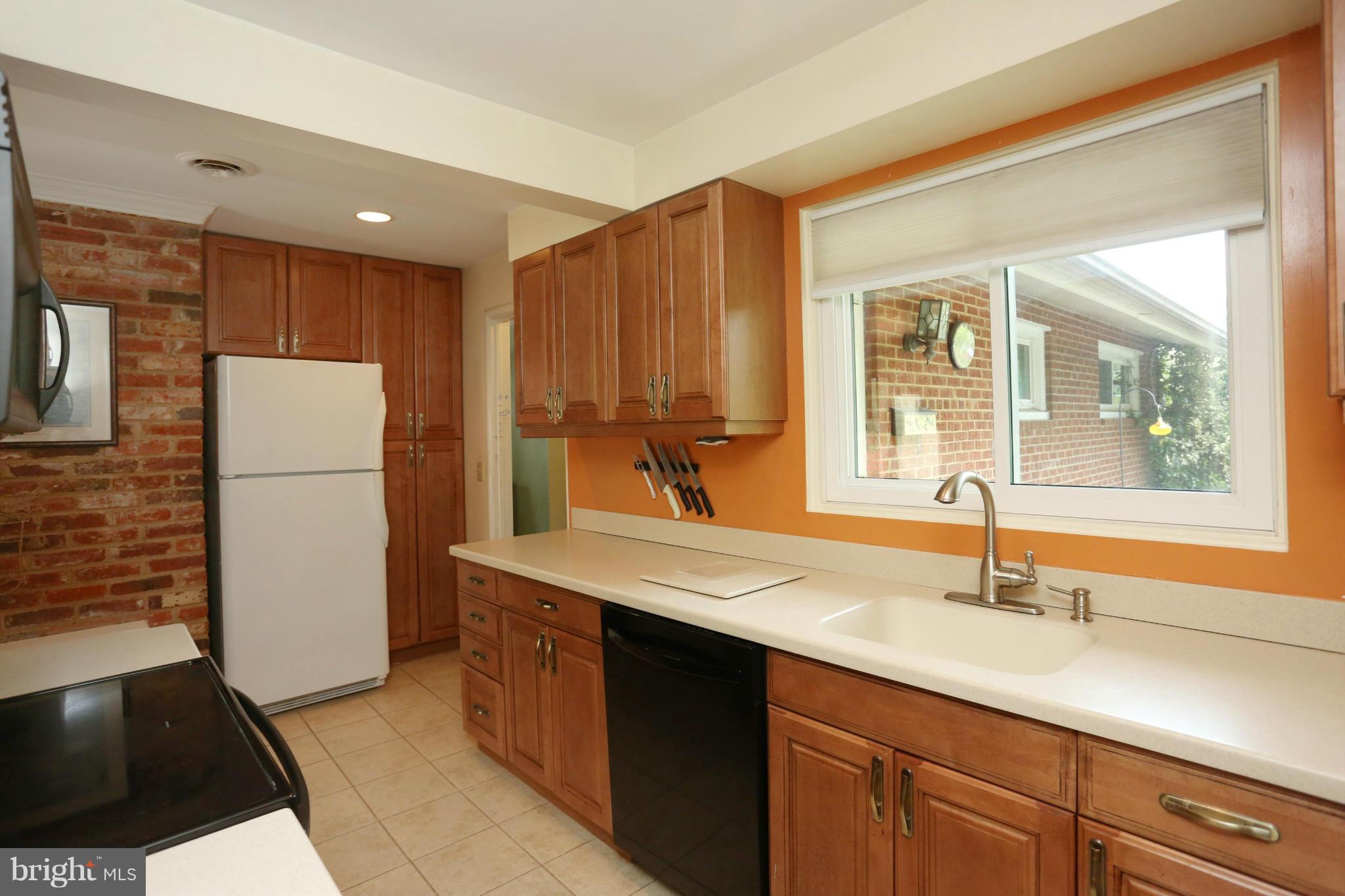 10124 Cornwall Road Fairfax, VA 22030 - Photo 11 of 30 Kitchen