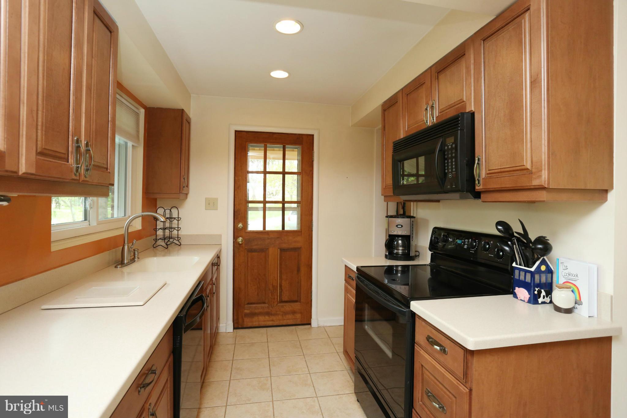 10124 Cornwall Road Fairfax, VA 22030 - Photo 12 of 30 Kitchen